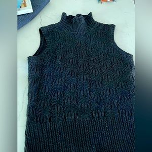 Ann Taylor Merino wool M sweater